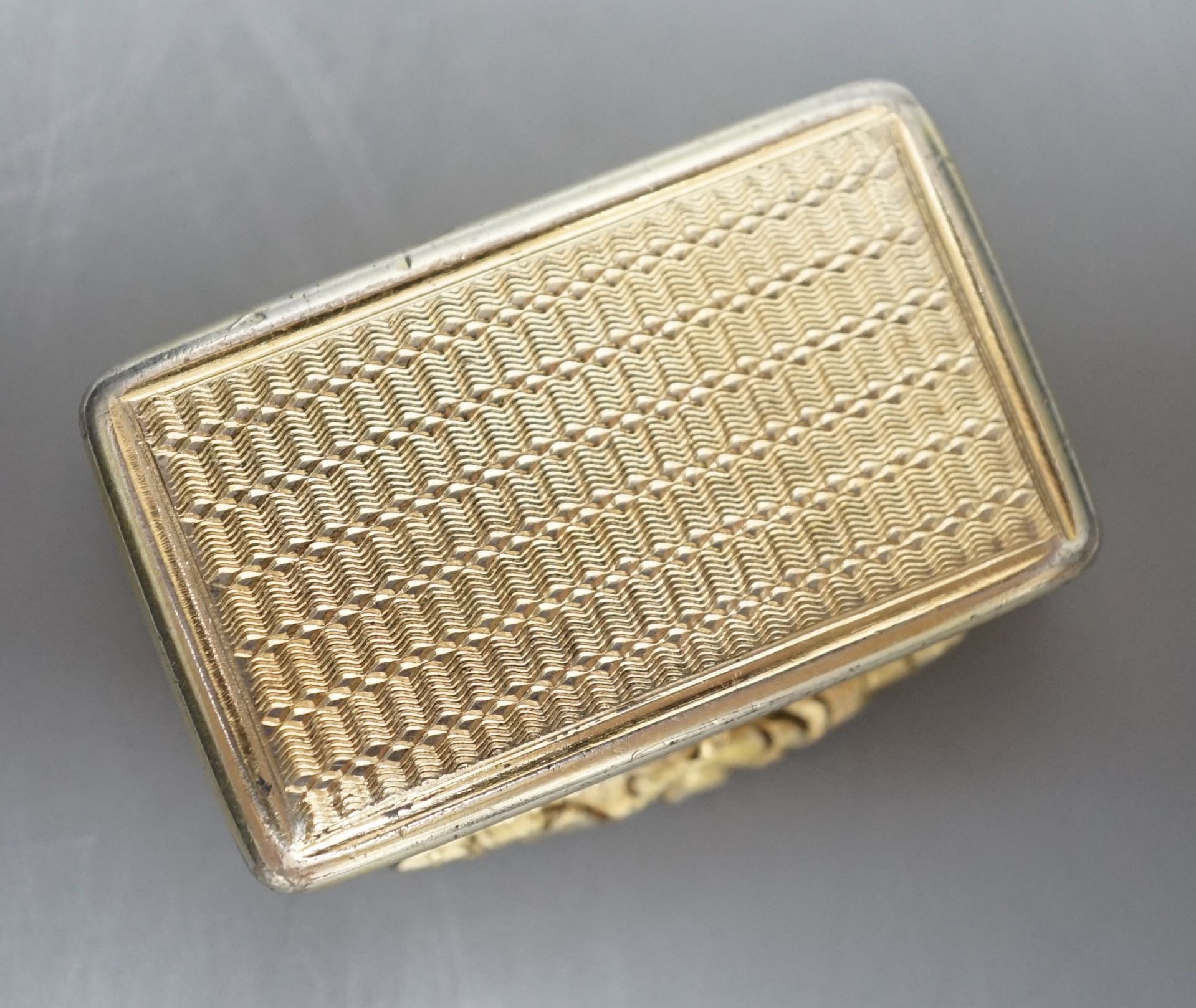 A George IV engine turned silver gilt rectangular vinaigrette, Thomas Wilmore, Birmingham, 1821, 38mm.